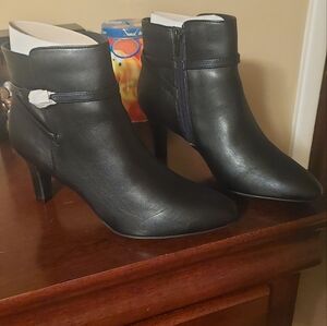 Life Stride black ankle boots, size 8M